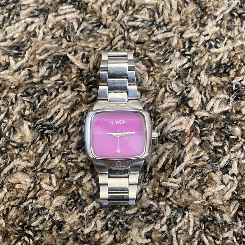 Nixon small player watch with extra links